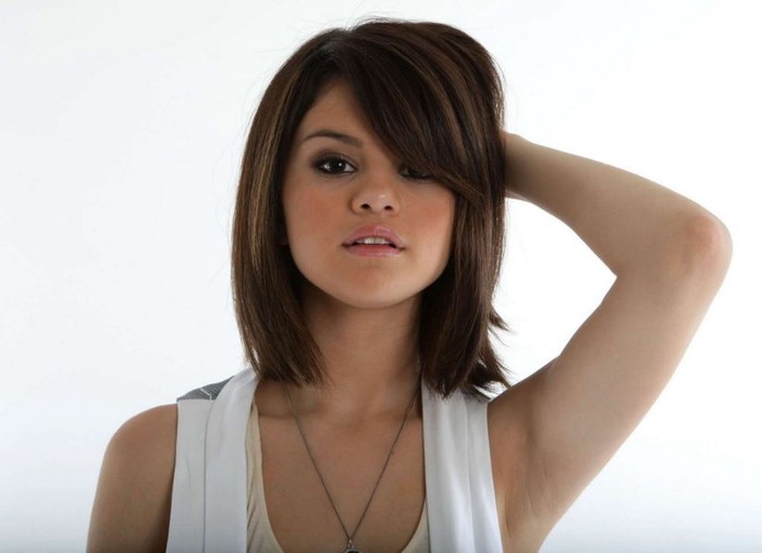 Selena Gomez wears pretty white tank top and black jeans (1) - disney actress 3