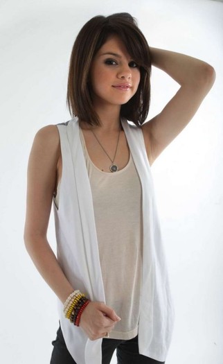 Selena Gomez wears pretty white tank top and black jeans (4) - disney actress 3