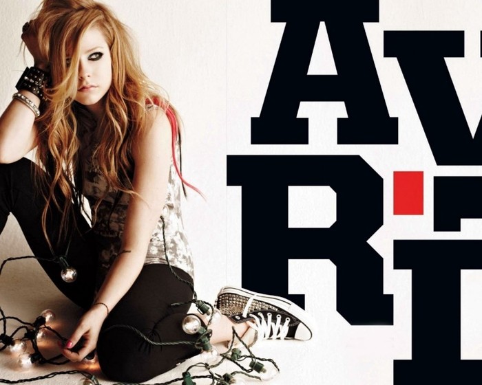 Avril-Lavigne-avril-lavigne-16476835-1280-1024 - actrite si cantarete
