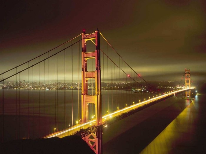 San_Francisco\'s_Golden_Gate_bridge_at_night - pic tel
