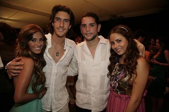 - (70) - 00Anahi una diva