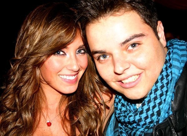 - (273) - 00Anahi una diva