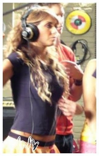 - (594) - 00Anahi una diva