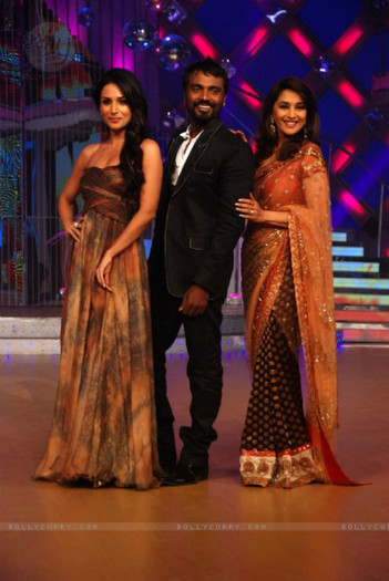 111377-madhuri-dixit-remo-dsouza-and-malaika-arora-khan-at-jhalak-dikh - Madhuri Dixit