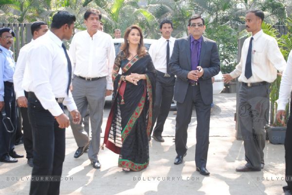 117103-sanjeev-kapoor-and-madhuri-dixit-at-food-food-channel-launch