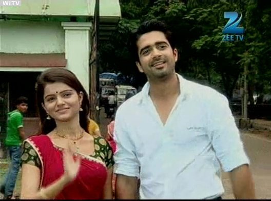 270190_132776553468513_100002085074971_243239_299713_n - radika choti bahu 2