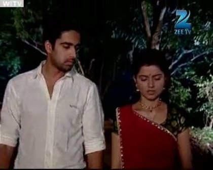 270445_132776936801808_100002085074971_243264_4270709_n - radika choti bahu 2
