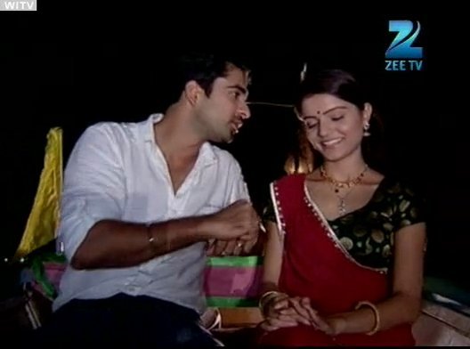 270921_132776716801830_100002085074971_243250_3279301_n - radika choti bahu 2