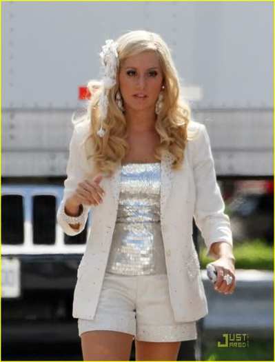Ashley Tisdale (38)