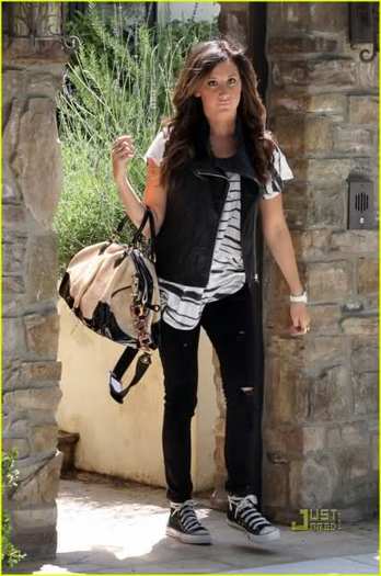 Ashley Tisdale (90) - x - Ashley Tisdale