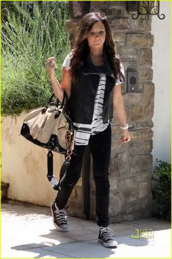 Ashley Tisdale (91) - x - Ashley Tisdale
