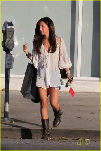 Ashley Tisdale (138)