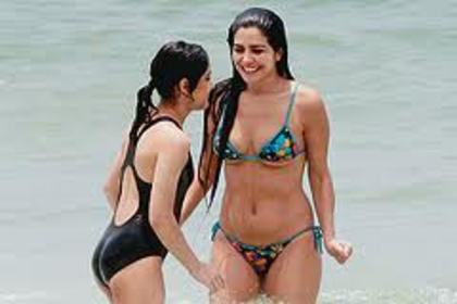 images (3) - Leticia Sabatella