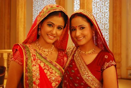 461wnz2g_2zu_d_300[1] - Akshara-Hina Khan