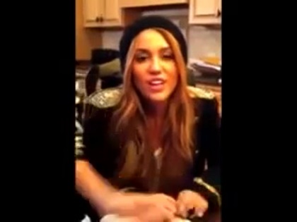 MileyWorld - Merry Christmas !!_) 224 - MileyWorld - Merry Christmas 2010 - Captures