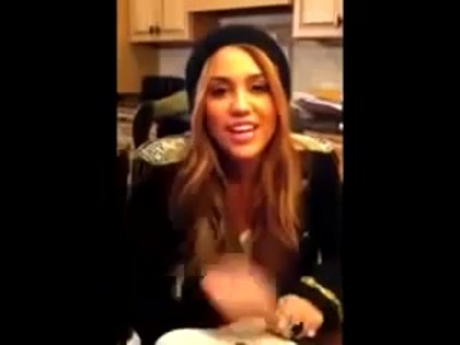 MileyWorld - Merry Christmas !!_) 225 - MileyWorld - Merry Christmas 2010 - Captures