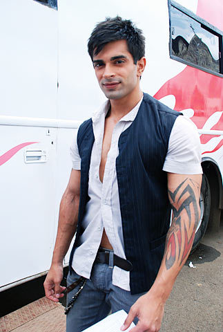 tumblr_ldsnsxmrZx1qfcyz4o1_400[1] - Armaan-Karan Singh Grover