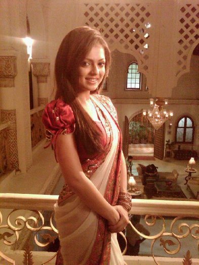 67275_170210229658465_144280905584731_597340_4243588_n - Drashti Dhami