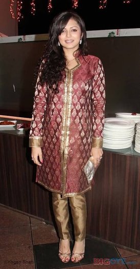 198804_140300322703177_100001696316489_258424_2093065_n - Drashti Dhami