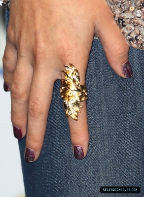 normal_selena-gomez-034