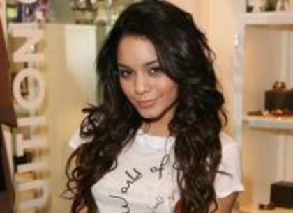 locul 5:Vanessa Hudgens - 0-top 10 cele mai frumoase vedete de la disney-0