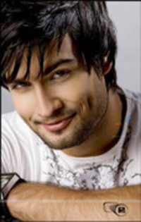 39233059_AGCKYDHVK - Vivian Dsena