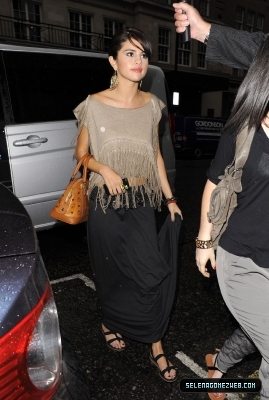 normal_selena-gomez-011 - 07-05-11  Selena Gomez leaving Nobu Restaurant in London