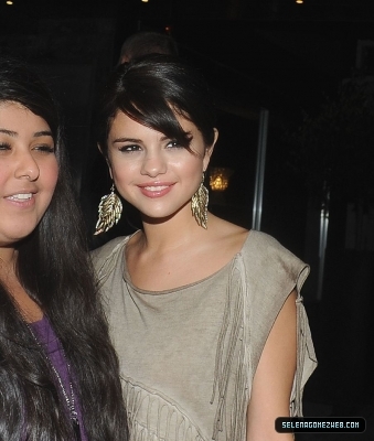 normal_selena-gomez-020