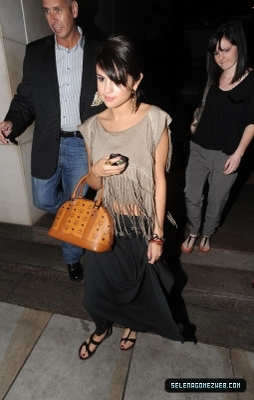 normal_selena-gomez-025 - 07-05-11  Selena Gomez leaving Nobu Restaurant in London