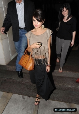 normal_selena-gomez-026