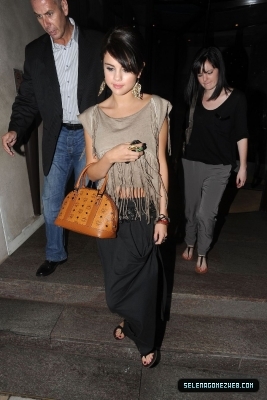 normal_selena-gomez-027