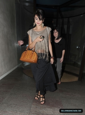 normal_selena-gomez-028