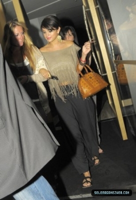 normal_selena-gomez-036