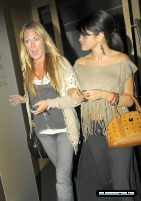 normal_selena-gomez-037