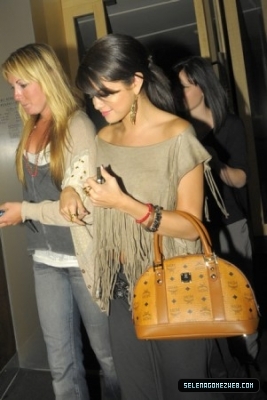 normal_selena-gomez-039 - 07-05-11  Selena Gomez leaving Nobu Restaurant in London