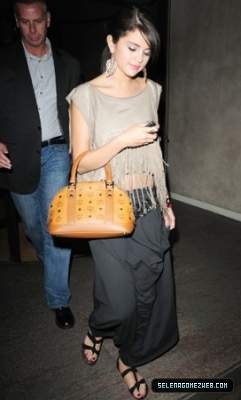 normal_selena-gomez-047