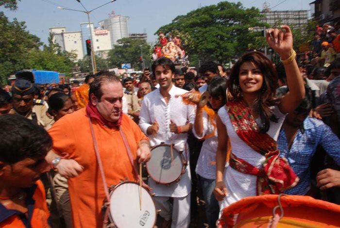 priyanka-chopra-dancing