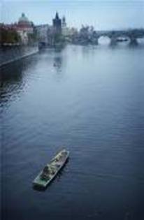 artistica barca pe apa