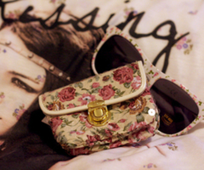 Ochelari si Posetalx - x-About Me-x