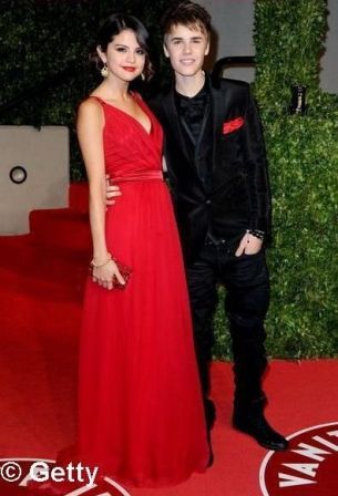 selena-gomez-si-justin-bieber-asortati-in-noaptea-oscarurilor-in-tinute-dolce-gabbana-foto_1_size1 - poze selena gomez