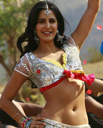 Dancing Katrina Kaif Looking Hot_3