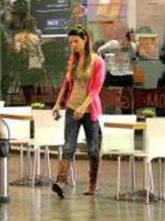 images (45) - Stephany Brito