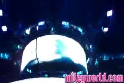 mileyWorld - Miley singing with Nick [Live] (23) - MileyWorld - Miley singing with Nick Jonas live - Captures 1