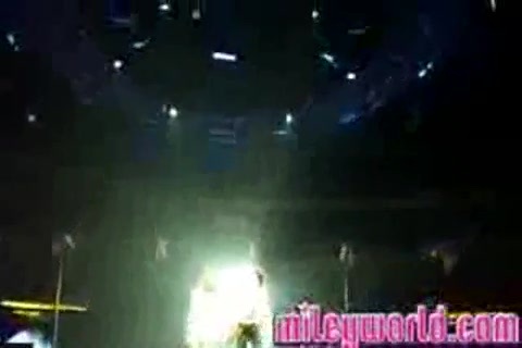 mileyWorld - Miley singing with Nick [Live] (138) - MileyWorld - Miley singing with Nick Jonas live - Captures 1