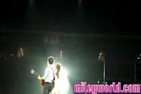 mileyWorld - Miley singing with Nick [Live] (196) - MileyWorld - Miley singing with Nick Jonas live - Captures 1