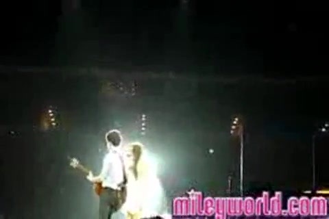 mileyWorld - Miley singing with Nick [Live] (198)