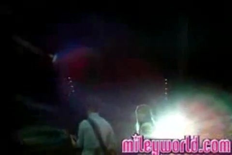 mileyWorld - Miley singing with Nick [Live] (420) - MileyWorld - Miley singing with Nick Jonas live - Captures 1