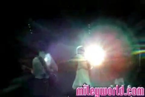 mileyWorld - Miley singing with Nick [Live] (653)