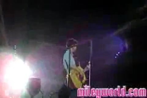 mileyWorld - Miley singing with Nick [Live] (1193)