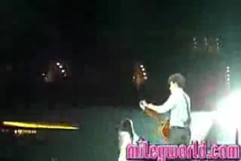 mileyWorld - Miley singing with Nick [Live] (1231)